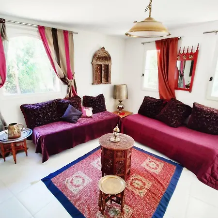 Kwatera prywatna Provencale De Charme Avec Piscine