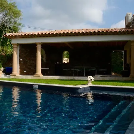 Résidence Provençale De Charme Avec Piscine Alloggio in famiglia *
